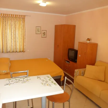 Santa Croce Free Parking