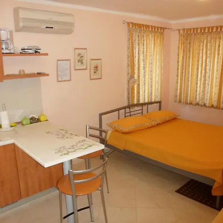 Santa Croce Free Parking