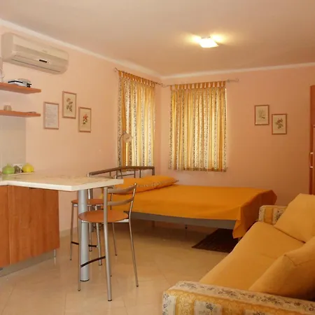 Santa Croce Free Parking