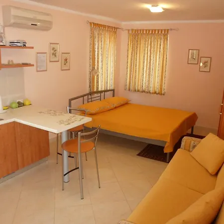 Santa Croce Free Parking